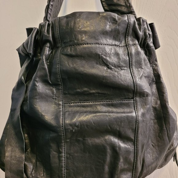 Black leather shoulder bag by Hype - Picture 4 of 7